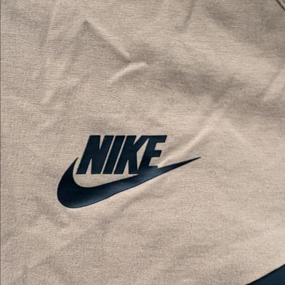 $39 Nike Beige Hooded nylon Jacket (size small )oversized  fits big NWT - Picture 4 of 16